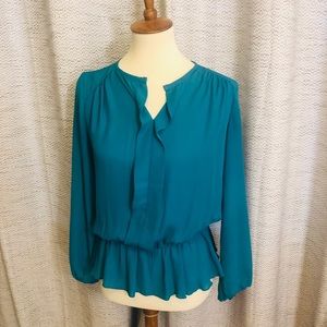 Small turquoise long sleeved shirt cinched waist